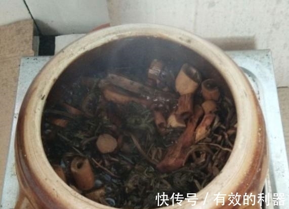 辣木叶|肠道里竟有7斤宿便？每天1杯，便秘、口臭不再来，跟肚腩说再见