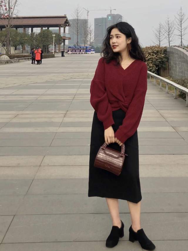 毛衣 秋季,牛仔裤怎么穿才好看?泡泡袖衬衫+阔腿牛仔裤,复古洋气