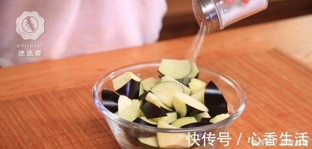 入味|炒茄子,试试把酱油换成“它”,茄子不黑、不油,更入味!