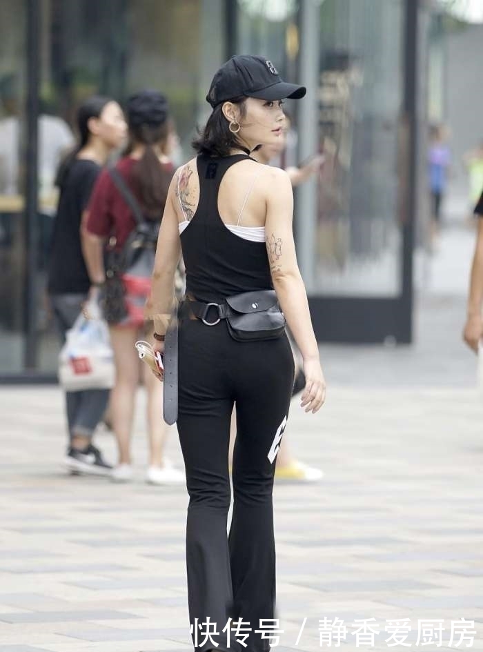 高挑女神街拍, 一身黑色阔腿裤, 穿出明星般强大气场！