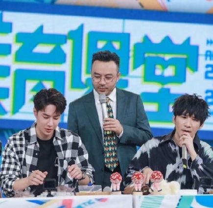 《天天向上》新主持名单出炉,一博大张伟离开,自此再无天天兄弟