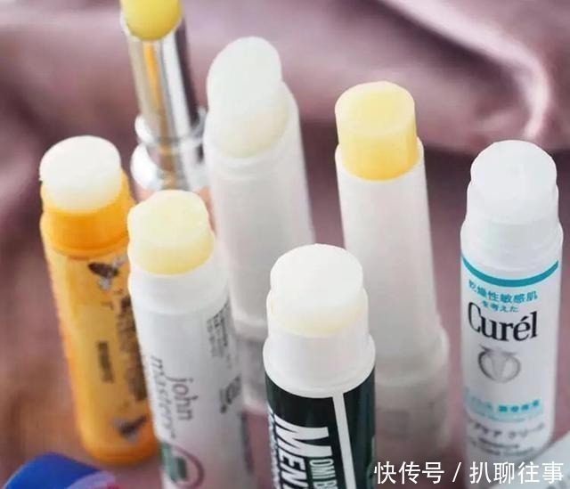 唇线笔 涂口红的小技巧:注重打底很重要,勾勒唇形能让嘴巴更饱满!