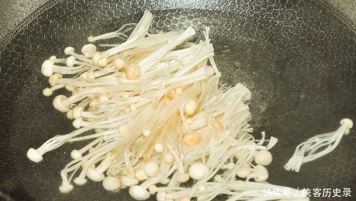 孩子|金针菇别总是和蛋炒着吃,教你一个新做法,孩子吃了特别好