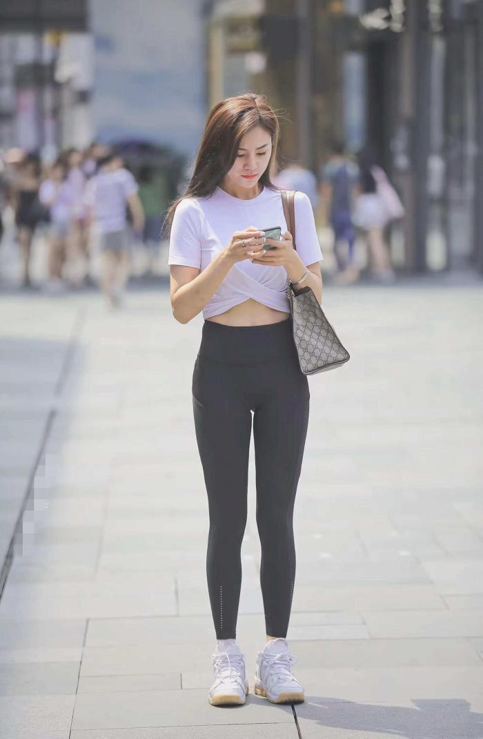 打扮 美女你穿成这样出去，别人会认为你没打扮