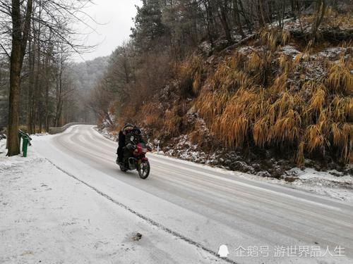 江浙沪的游客可以来大别山“赏雪、堆雪人”了，安徽大别山积雪了