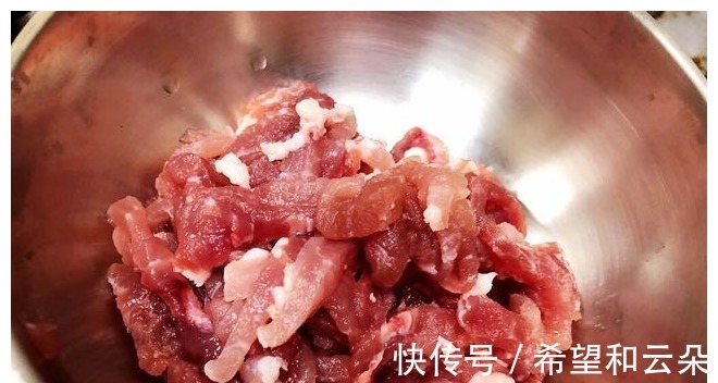 皮蛋瘦肉粥|皮蛋瘦肉粥,粤菜大厨教的3个诀窍要记牢,鲜美不腥,粥底绵滑!