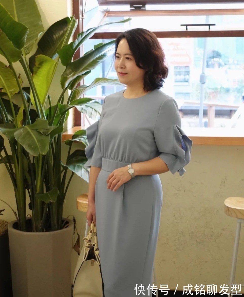 穿搭|50岁女人拒绝“妈妈装”,学学这几位博主的穿搭,文艺优雅显年轻