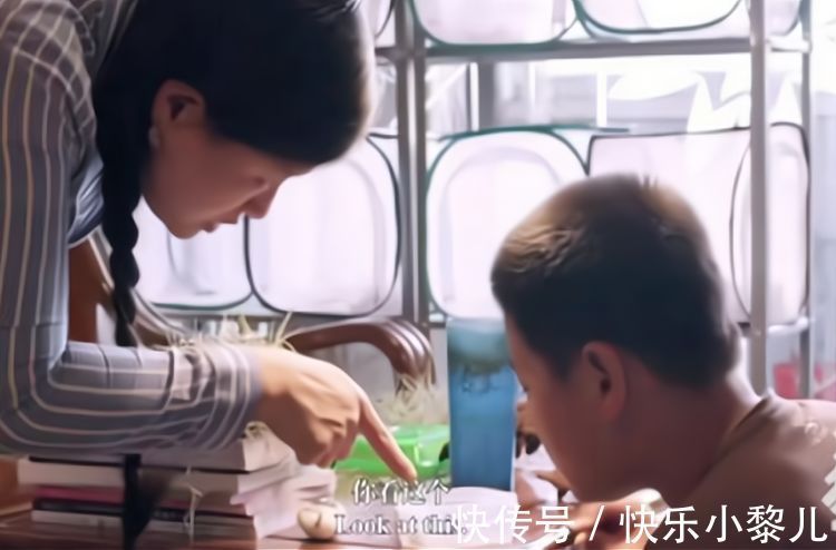 父母|8岁男孩坚持晨读400天,“好孩子”的背后,都藏有以身作则的父母