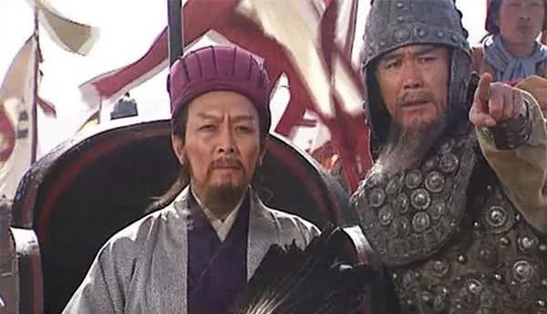 诸葛亮|诸葛亮明明没有残疾，为什么每次出征都要坐轮椅，原因让人佩服