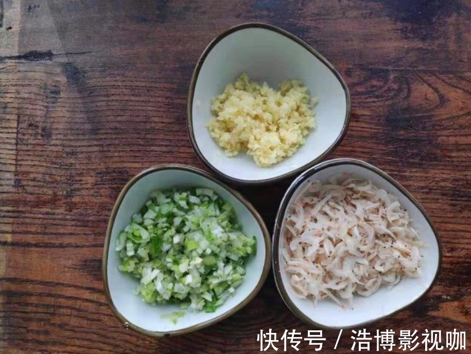 营养物质|爸做的素包子，皮包馅香，一口气能吃8个，今天教你详细做法