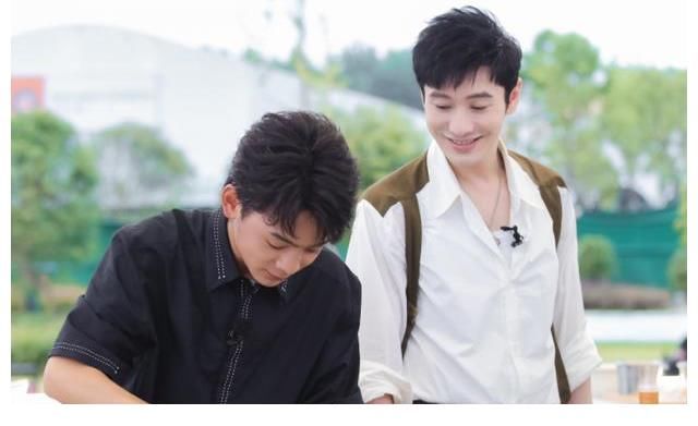 自律性|黄晓明一根苗条充饥，龚俊吃饭用吸油纸，男明星也逃不过身材管理