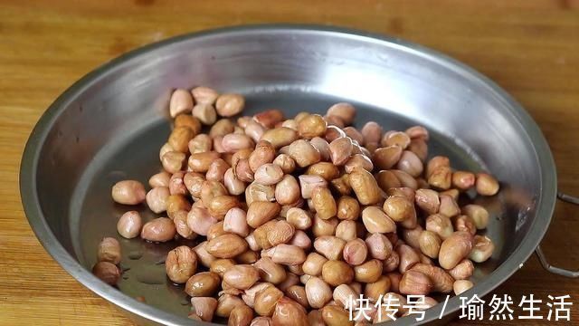 好吃|原来炒花生米也有秘诀,加入一种调料,更加酥脆,比买的还好吃