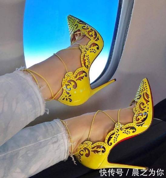 优雅 细高跟对女性有着天生的青睐,诠释出不落俗套的性感风情!