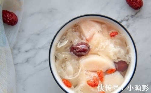 夏季|银耳和“它”天生是一对，夏季补水常吃它，一碗还不到5块钱