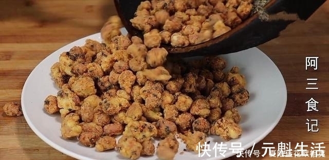 搅拌均匀|花生米最好吃的做法,加2个鸡蛋,太香了,我家一周吃3次,超解馋