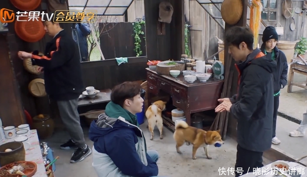 何炅向张艺兴介绍《向往的生活》:盼了五季,你来了,但世道变了