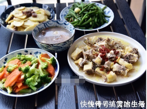 茭白炒牛肉|4菜1汤的周末晚餐，荤素搭配，其中一个是家人最爱吃的，赞不绝口