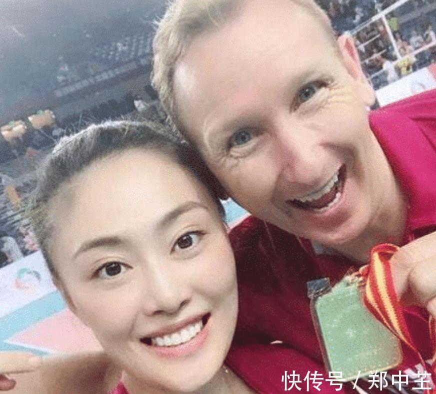 中国女排|郎平混血孙女太萌了!一家移居美国,个头猛涨,期待未来回归女排
