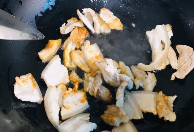 我家最近迷上吃的食物,不煎也不蒸,炖一炖焖一焖,饱腹更暖身