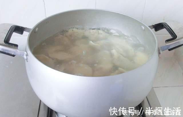 白菜做馅别直接拌,面点师告诉你详细做法,饱满不出水,鲜香好吃