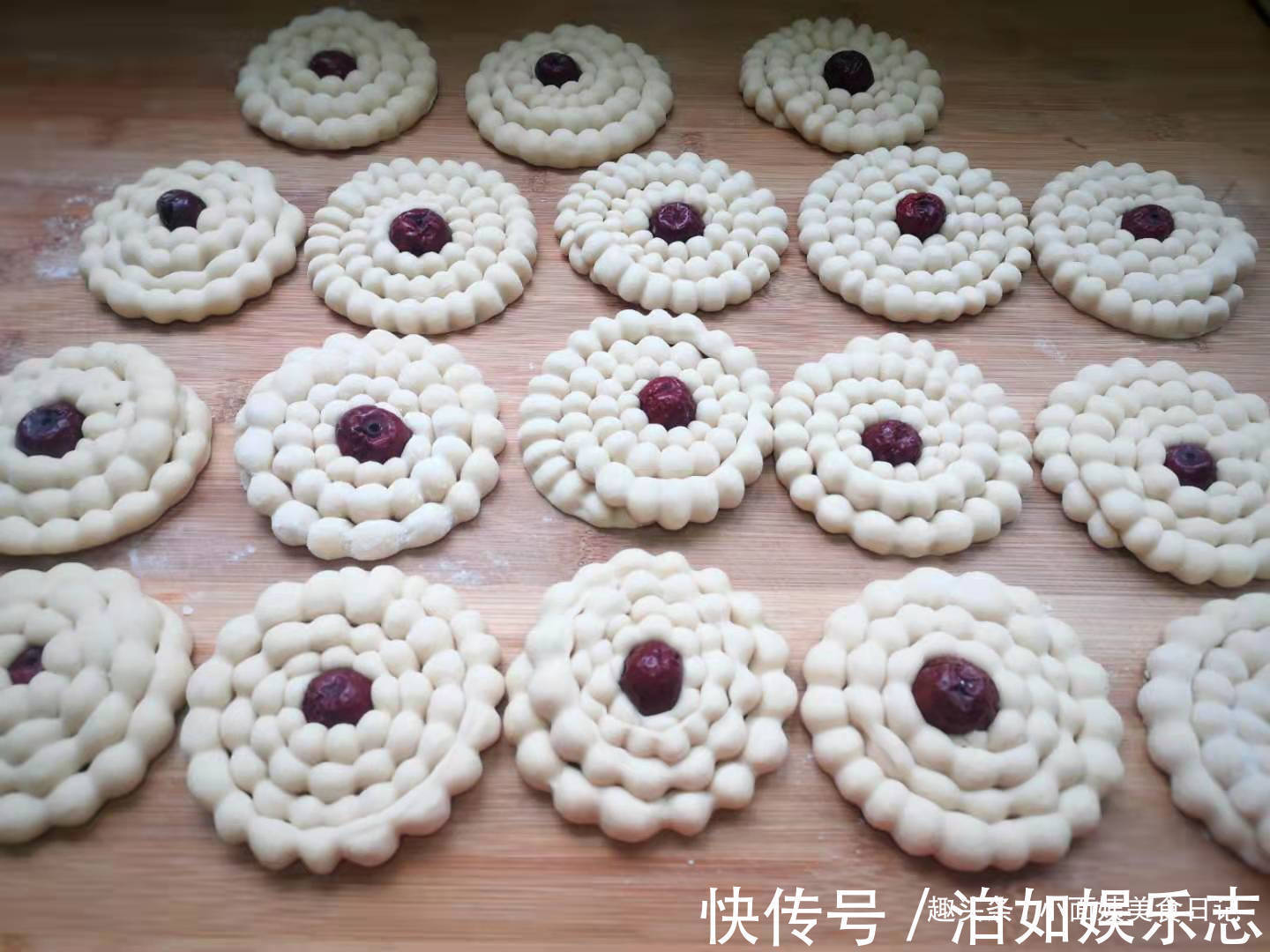 蒸馒头|馒头最漂亮的做法,筷子一压,两手一卷,蓬松暄软,一学就会!