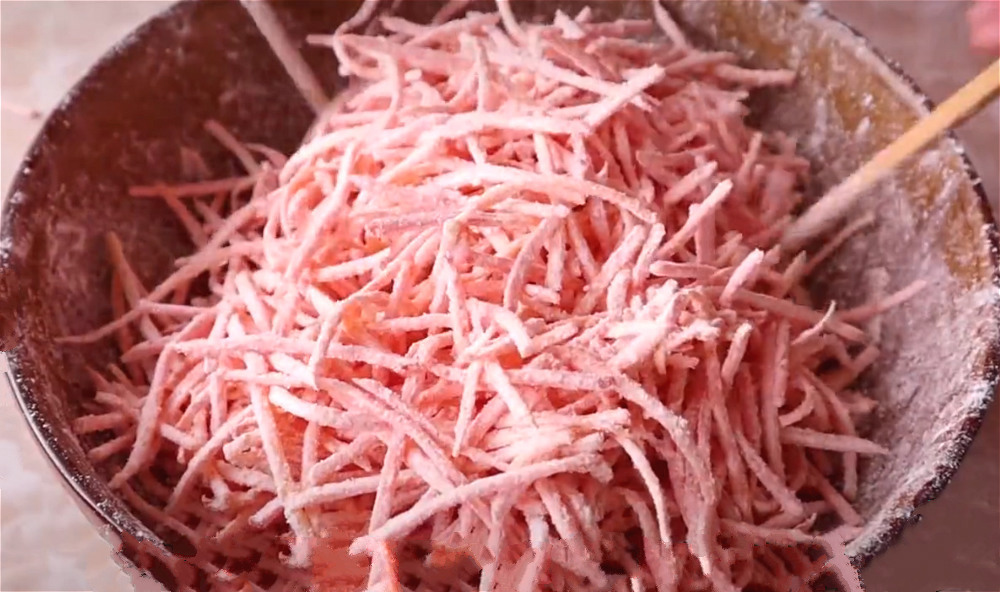 里加入适量|蒸萝卜丝,别直接就加盐,按照这样做,萝卜丝不粘连一抖就散