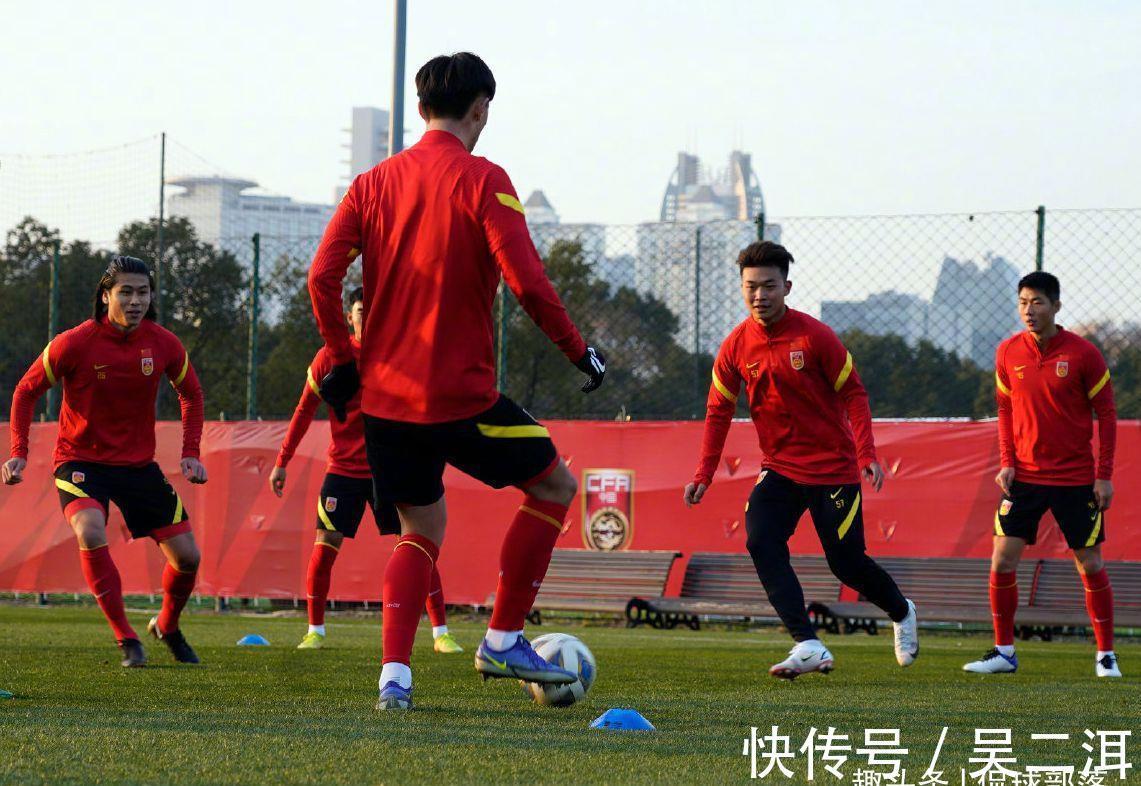 蒋光|国足淘汰人数曝光!23人当陪练,李霄鹏不等4大归化,郑智或随队