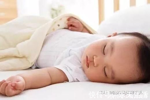 睡眠时间|5岁男孩喷完花露水，竟再也抬不起头，夏天别做这3件“坑娃事”