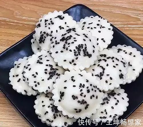 冷天,大米别煮粥了,学会新吃法,三天两头就做,每次一锅不够吃