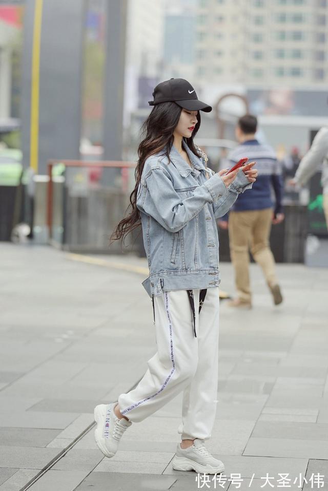 宽松裤|宽松裤舒适又好穿,合适的鞋子搭配更惊艳,简单穿出女神范