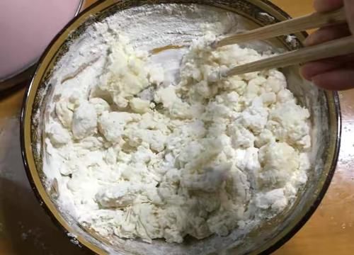 面点师|怎样烙饼才能不硬？关键在于和面，面点师教你1招，凉了也不硬