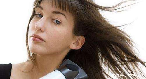 21岁女大学生脱发,惨遭谢顶,提醒:一种水少喝,不然早晚要光头