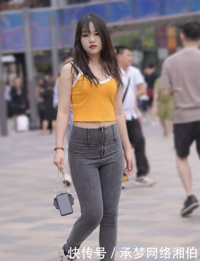 “婴儿肥”如何穿好看?再急也要一板一眼,展现自己的线条之美!