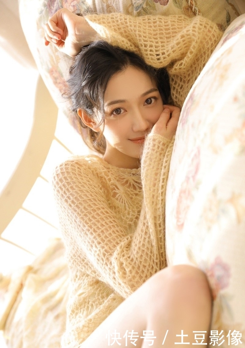 美腿|美颜:混血美女,性感香肩,美腿镂空衫,美不胜收