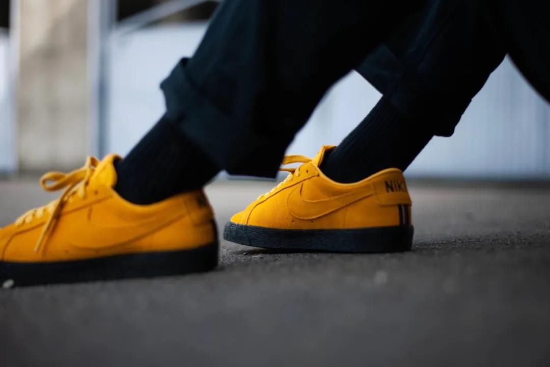 今年过冬，能在大街上独领风骚的是「小黄鞋」