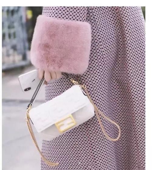 法棍|流行背法棍包,搭配大衣风衣都好看,快get起来!