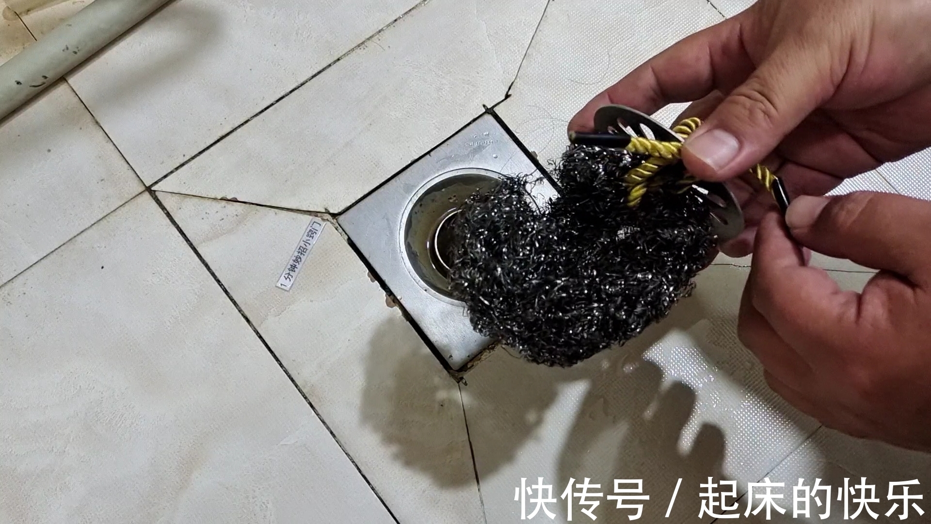 卫生间里放一根手提绳，真太聪明了，一年省不少钱，早学早受益