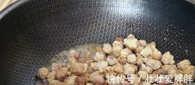 花生米里打1个鸡蛋,老一辈秘制做法,下酒解馋,家里待客全靠它!