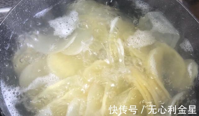 酸辣土豆片|土豆片最销魂的吃法，酸辣开胃特下饭，做法还不难！