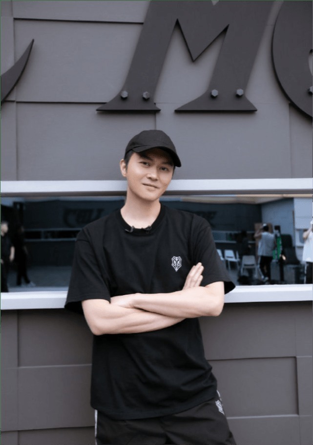 片酬|陈小春林志炫等人齐上《披荆斩棘的哥哥》，业内人爆料称港台艺人上内地节目要自降片酬