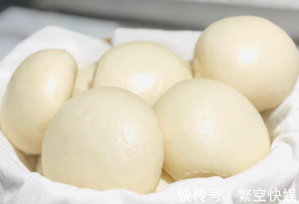 蒸馒头，记住别直接加酵母，多加一步，馒头更香更软更好吃