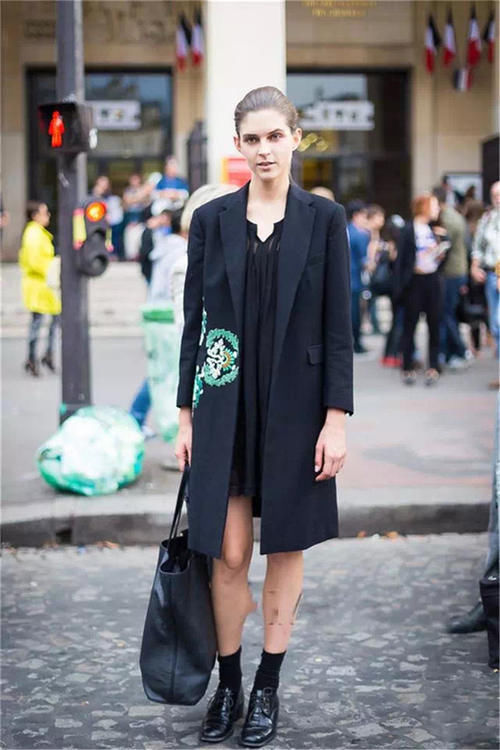 皮衣 年后穿靴易闷脚，换上今年流行的“布洛克鞋”，优雅又时髦