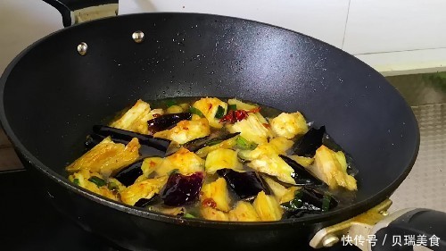  味道|鲶鱼好吃有诀窍，做好关键2步，鲶鱼土腥味全无，味道特别鲜美