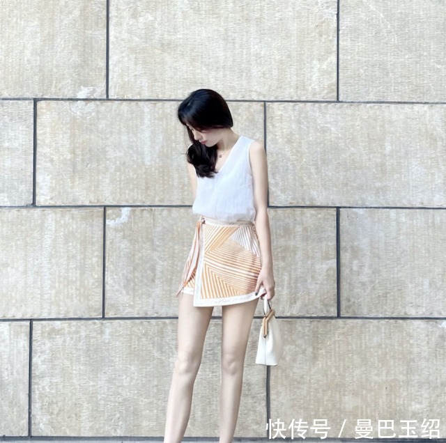 小个子|T恤不一定配裙子才好看,搭这4条裤子,时髦显瘦,小个子都爱了