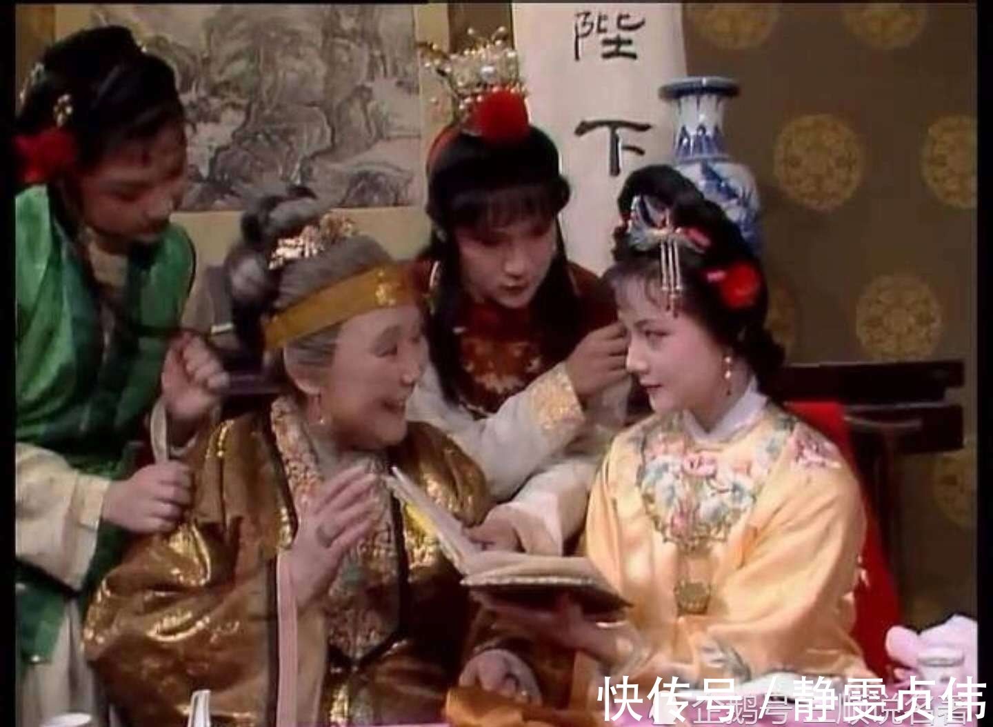 曹雪芹|薛宝钗比贾宝玉大几岁?答案藏在袭人身上,难怪贾母不同意“金玉良缘”