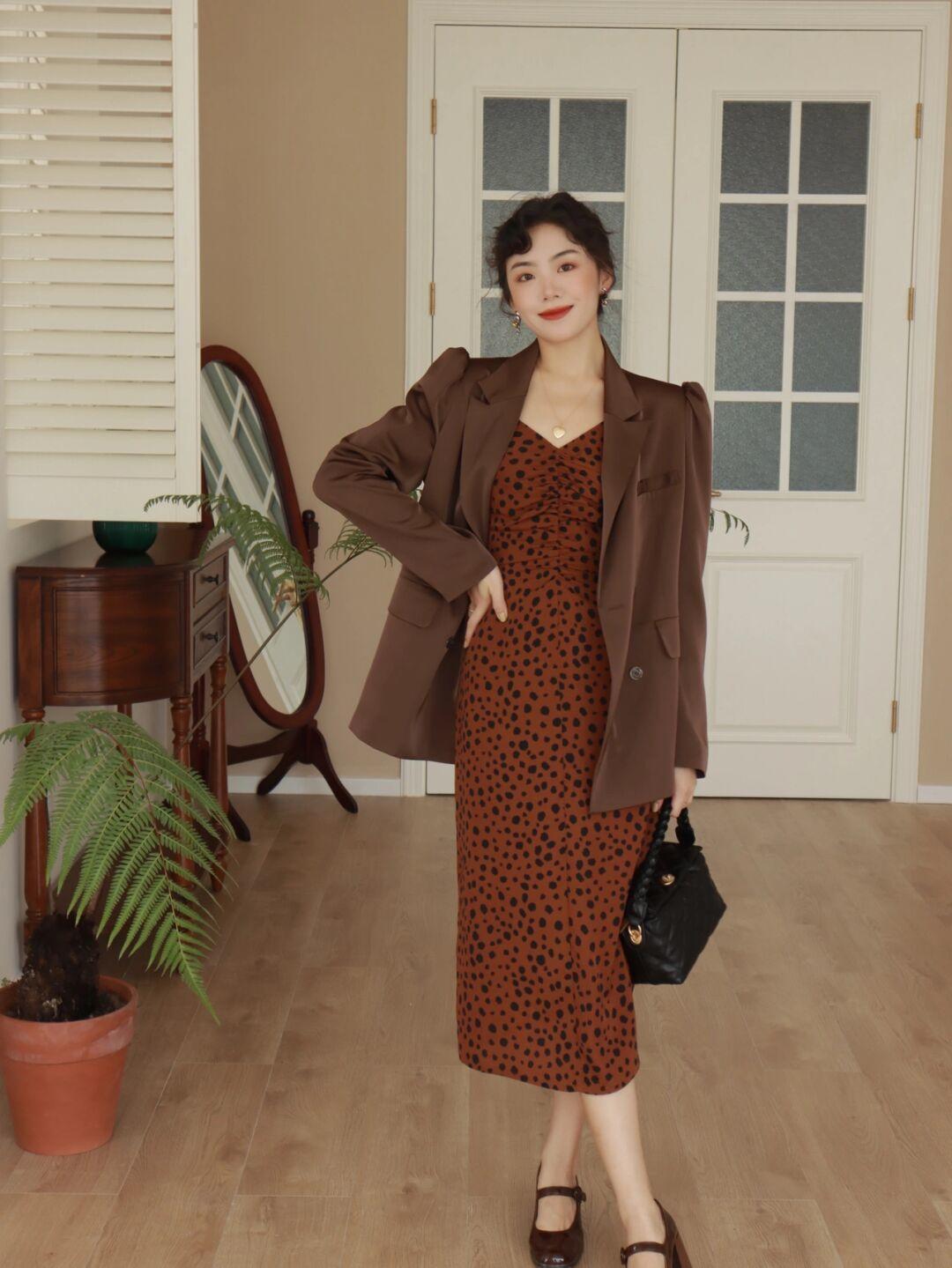 同款|复古潮流的姐妹装,同款不同色,搭配出不同韵味!秋天必选毛呢大衣和高筒靴!