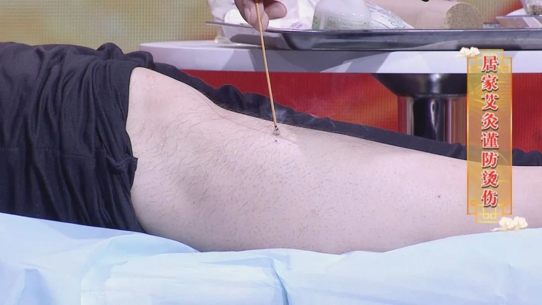 身体这处有凹陷，暗示脾虚了！一个穴位，帮你健脾和胃，补中益气~