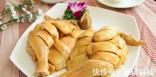 爽脆|白切鸡，不只是放姜葱，少了它，鸡皮根本不会变黄