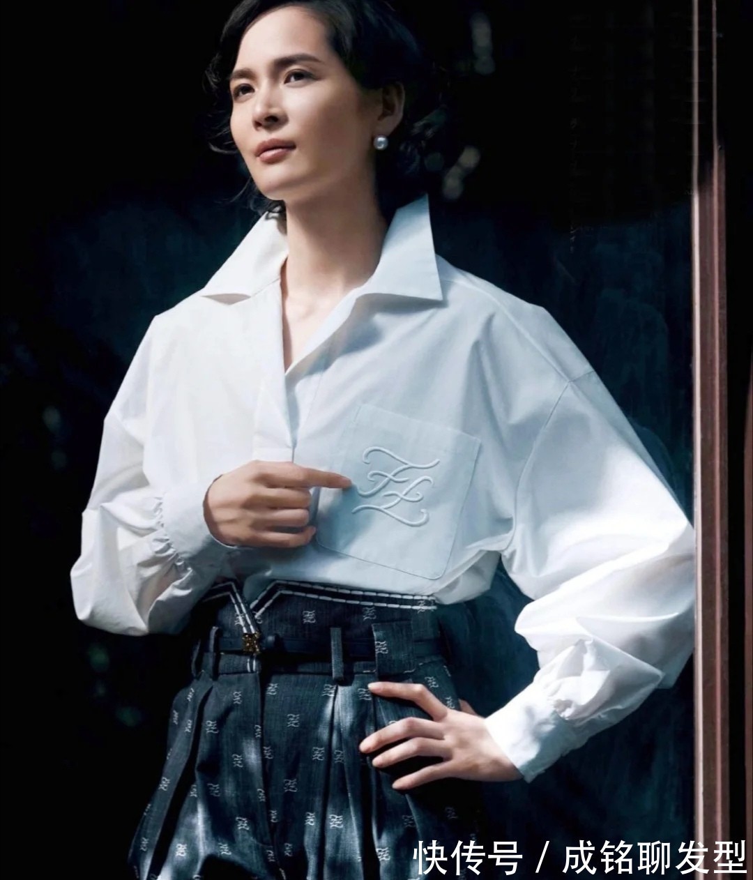 穿衣服|年近五十的女人,穿衣服要记牢这“三要”法则,提示衣品又显年轻