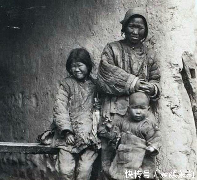 打扮|百年前的中国：破败的村庄，出门散步的清朝格格，盛装打扮的贵妇